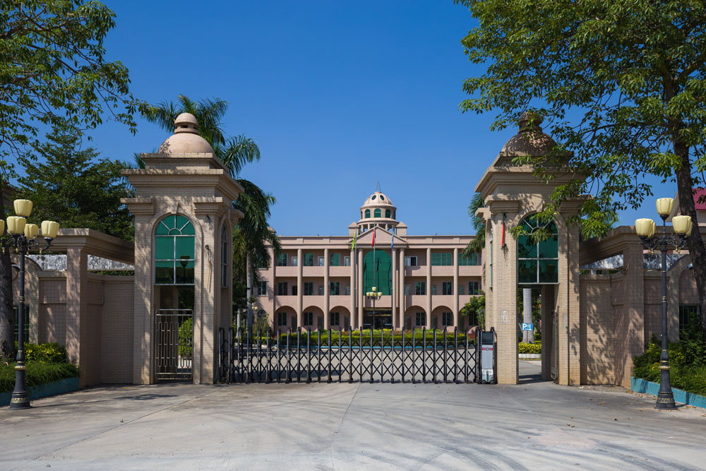 工廠大門(mén)（Factory Gate）